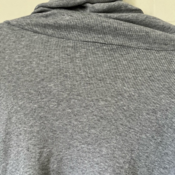 Brandy Melville Cropped Ribbed Gray Turtleneck Sweater - Picture 6 of 8